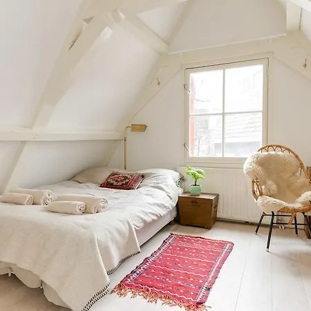 Rembrandt Studio's Homestay *