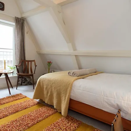 Rembrandt Studio's Homestay *