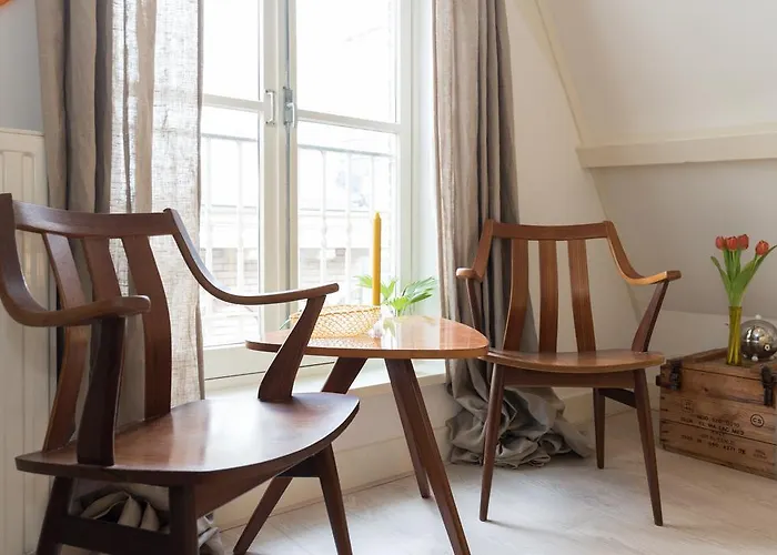 Rembrandt Studio's Homestay *