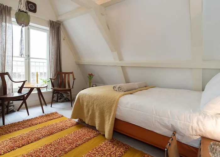 Rembrandt Studio's Homestay *