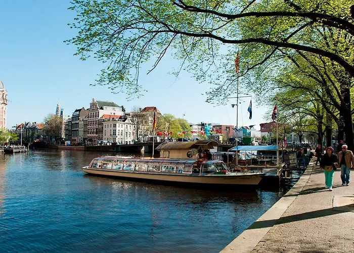 Rembrandt Studio's Homestay *